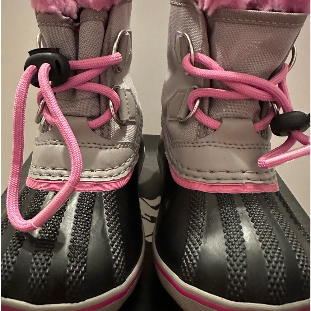 Brand new Sorel yoot pac nylon toddler girls size 8 waterproof winter boot